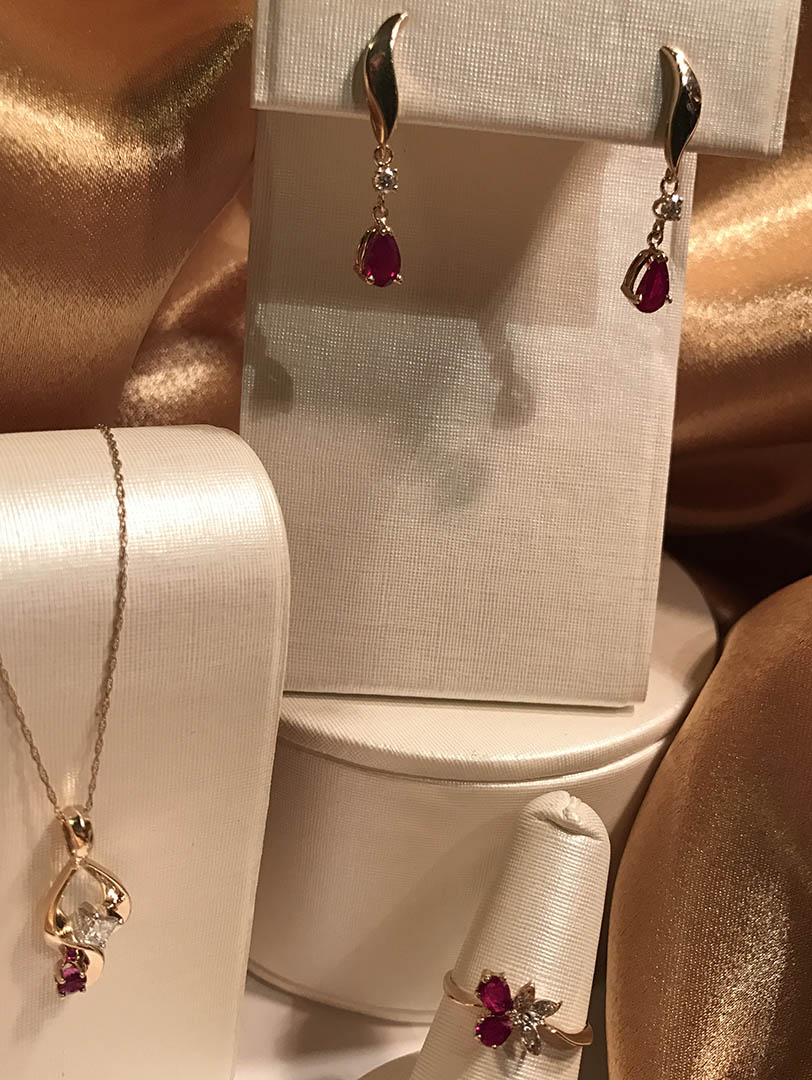 set-of-rubys-earings-ring-and-pendant